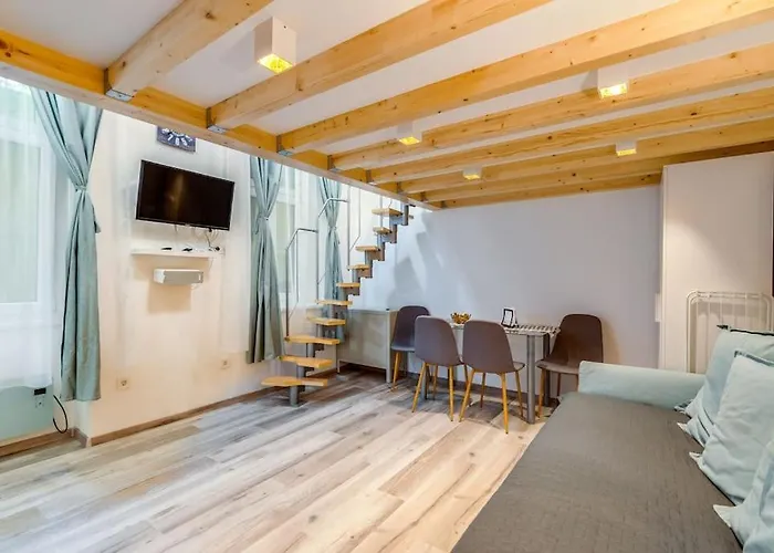 דירה Amazing Kazinczy Flat No. 1 בודפשט